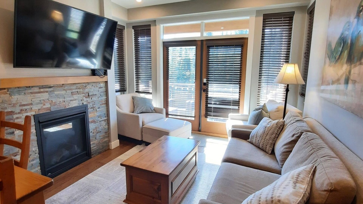 Casa Corea at Echo Landing, 2 bedroom, 2 bathroom townhome, private garage, BBQ