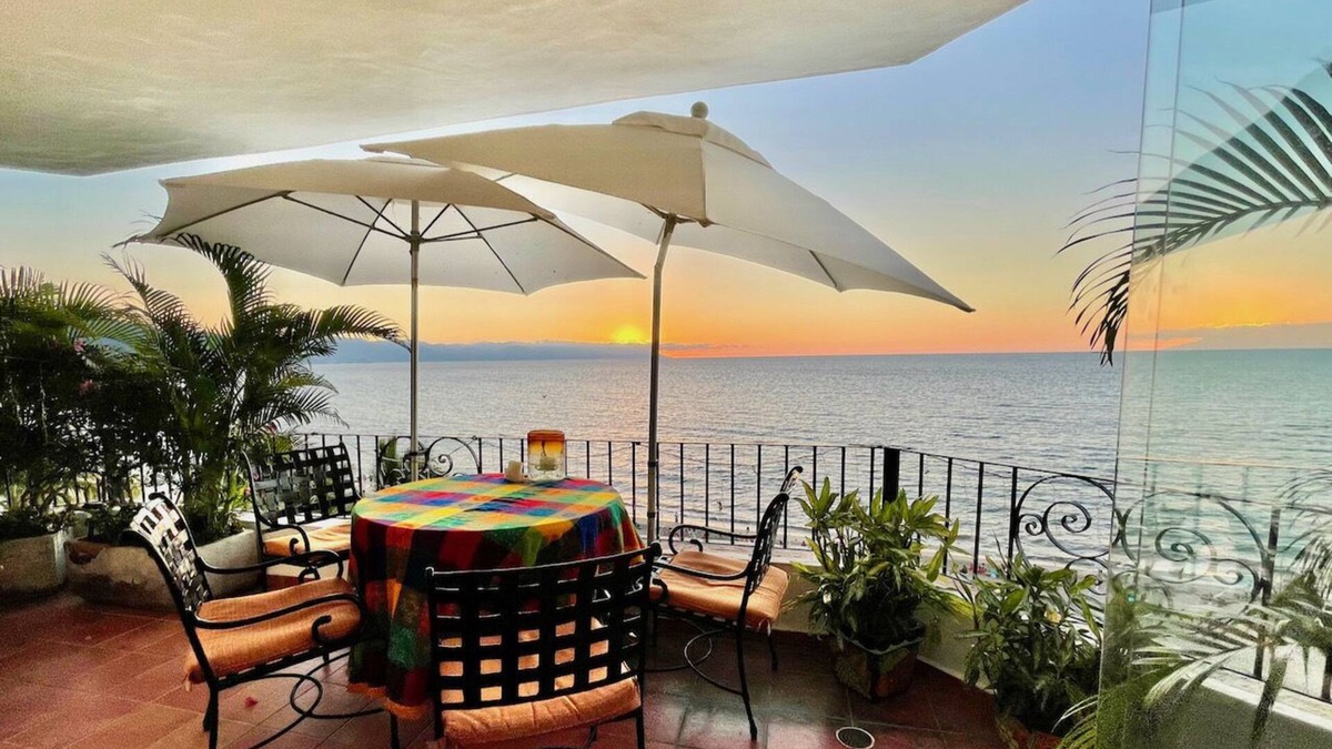 Casa McMullen - Most Sought After Beachfront Property