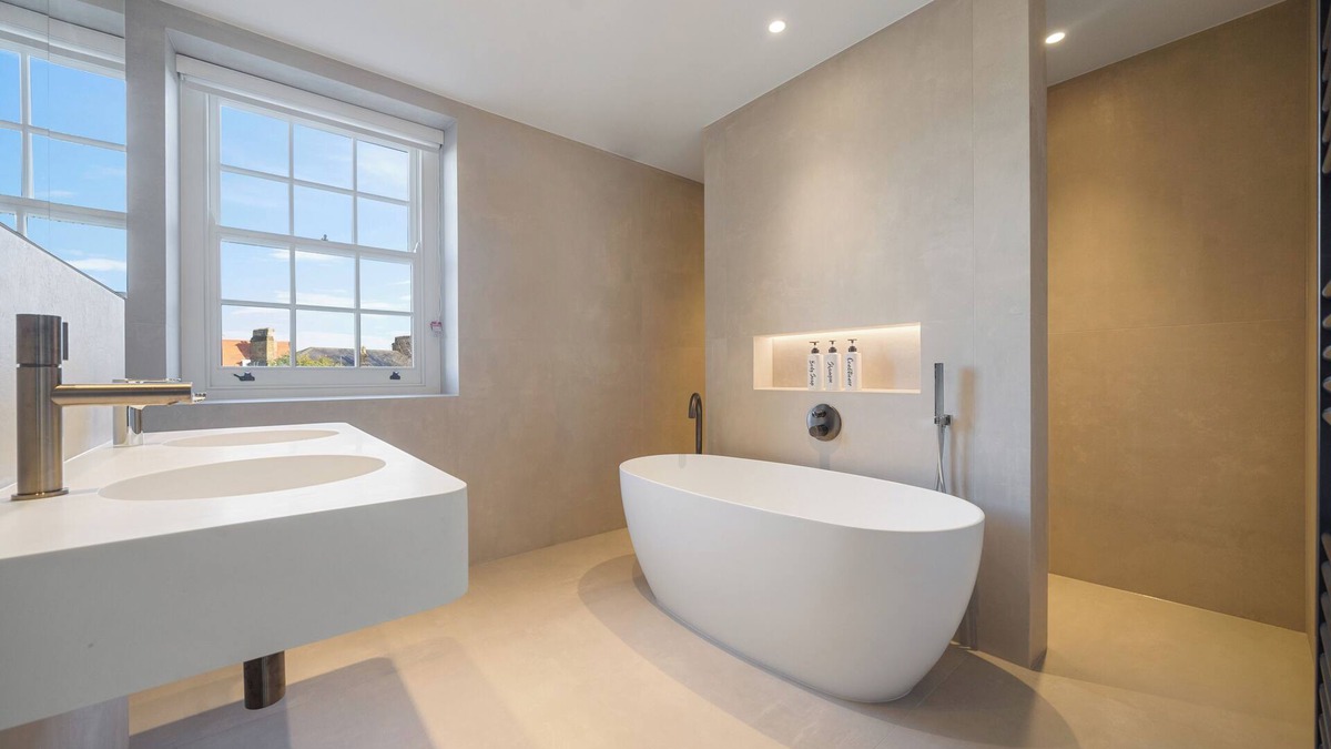 Central London NEW Lux 2BR/2BA House