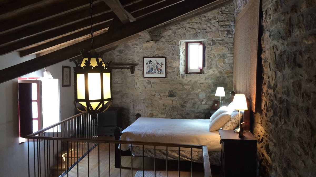 Charming house inside walls of Óbidos