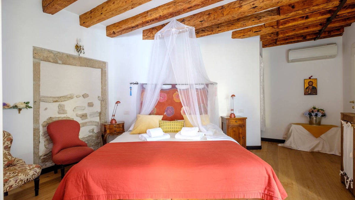 Charming house with private terrace in the heart of Venice