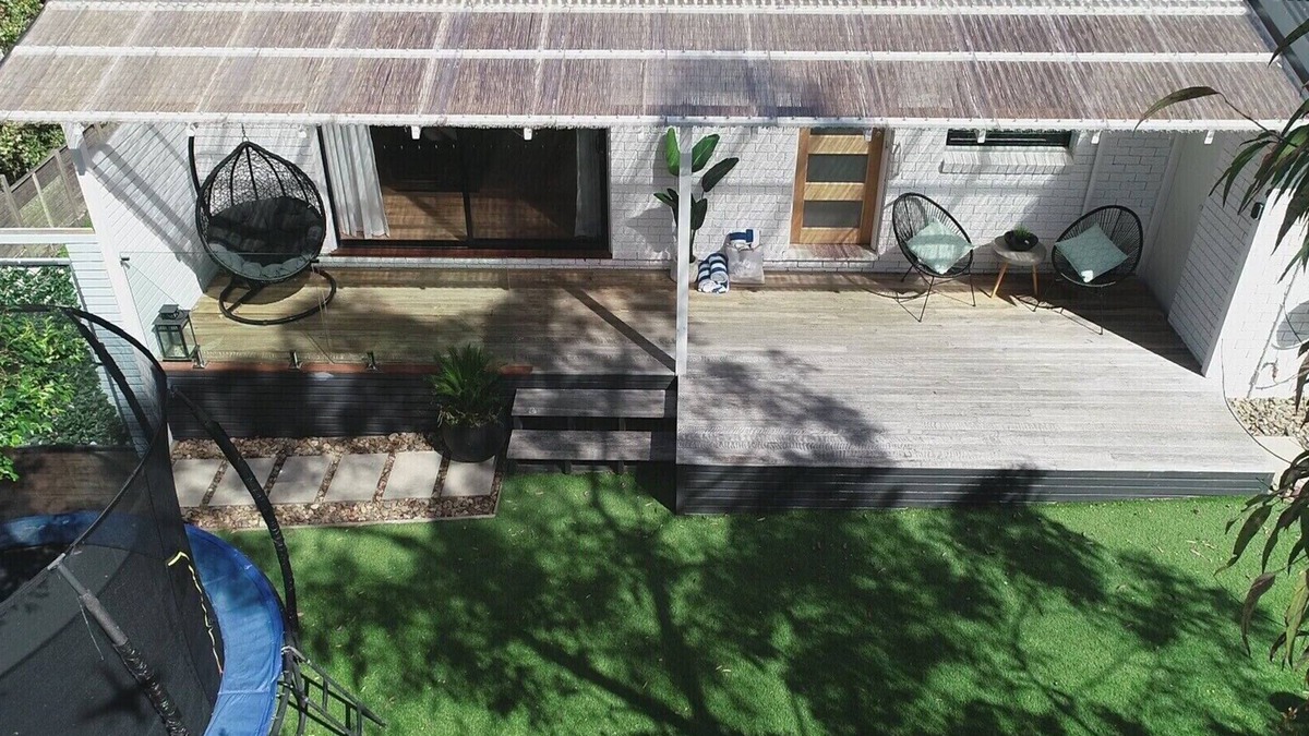 Coastal 3 Bedroom House With Private Oasis