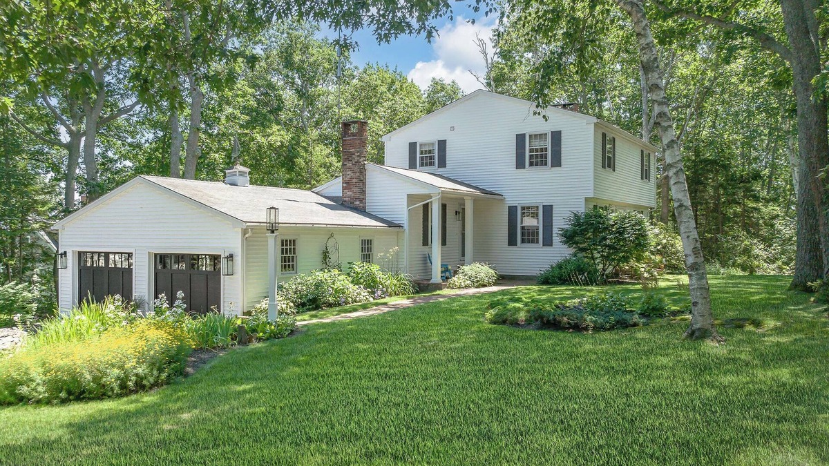 Coastal Cape Elizabeth, cozy, clean, quiet home, biking distance to beaches.