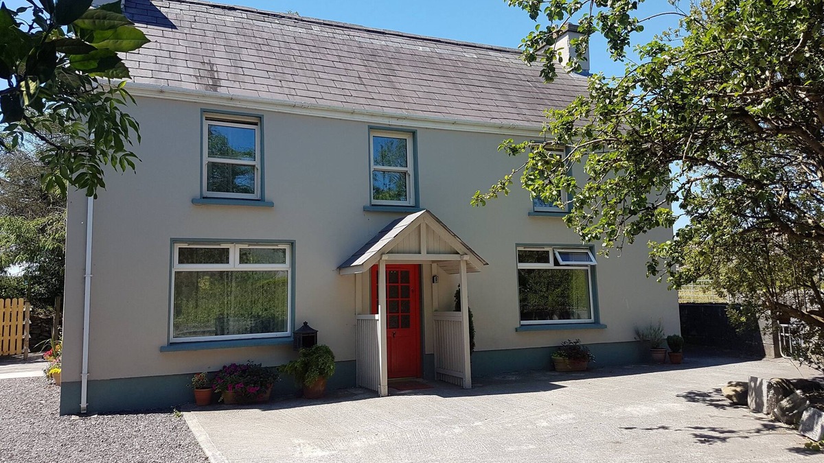 Comfortable Home in a beautiful part of Dingle Town