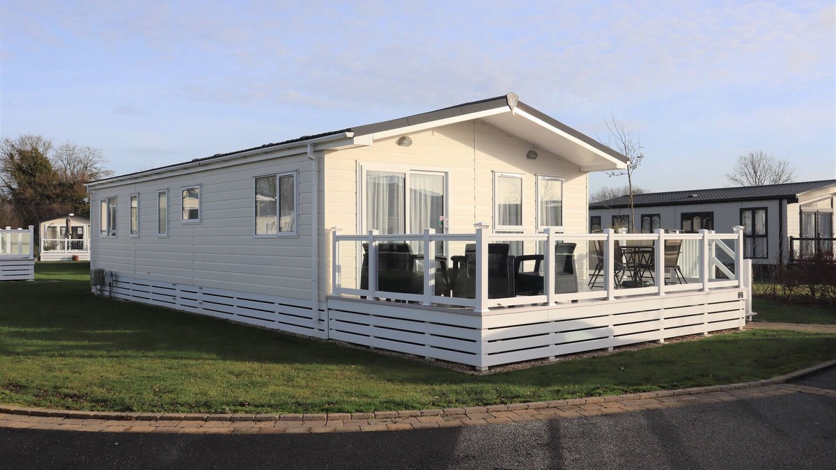 Cotswold water park, Hoburne cotswolds luxury lodge.