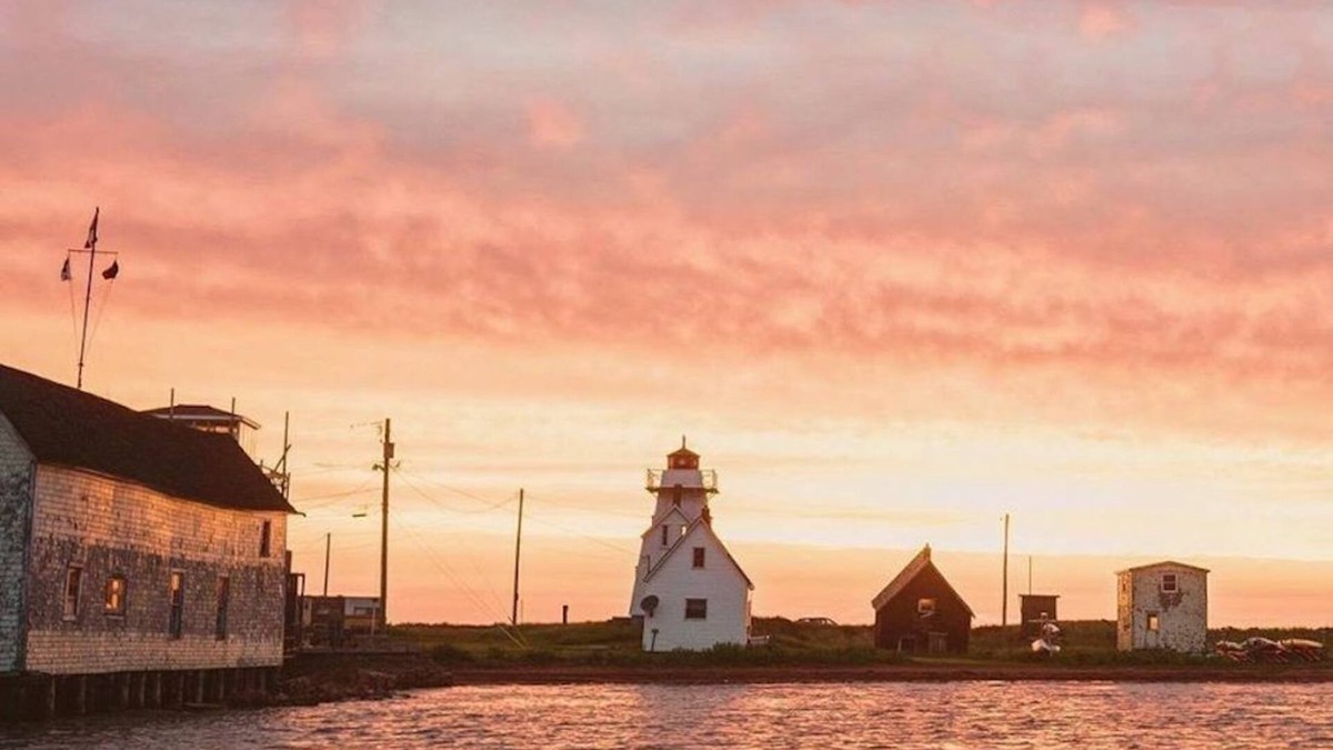 Cottage In The Heart Of North Rustico, Walking Distance To Beach & Restaurants