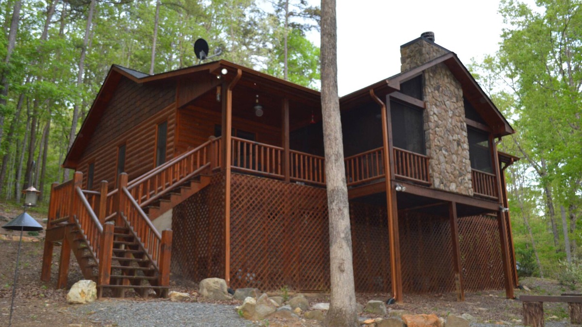 Cozy Cabin for 4 with 2 King beds, 2 full baths, 2 fireplaces and upscale Decor!