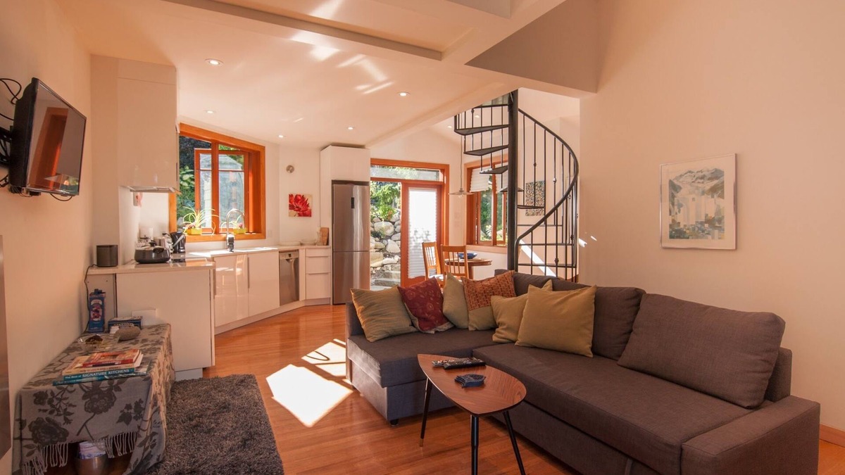 Deep Cove Creekside, Ocean View Retreat