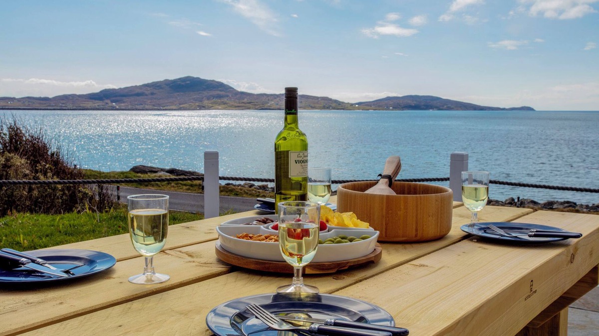 DRIFTWOOD, pet friendly, with a garden in Eriskay, South Uist