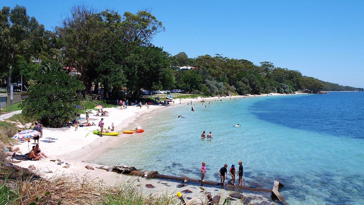 Dutchie's Sand & Sea Beach House - easy walk to the beach