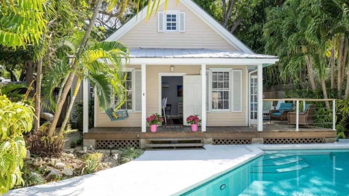 ELIZABETH'S SECRET: 3/2 In Old Town Key West, with a Private pool and Parking
