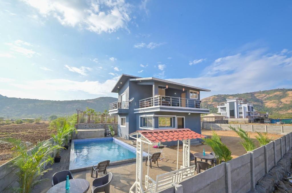 EMPYREAN STAY ll 4BHK Leoncino villa ll pvt pool ll waksai