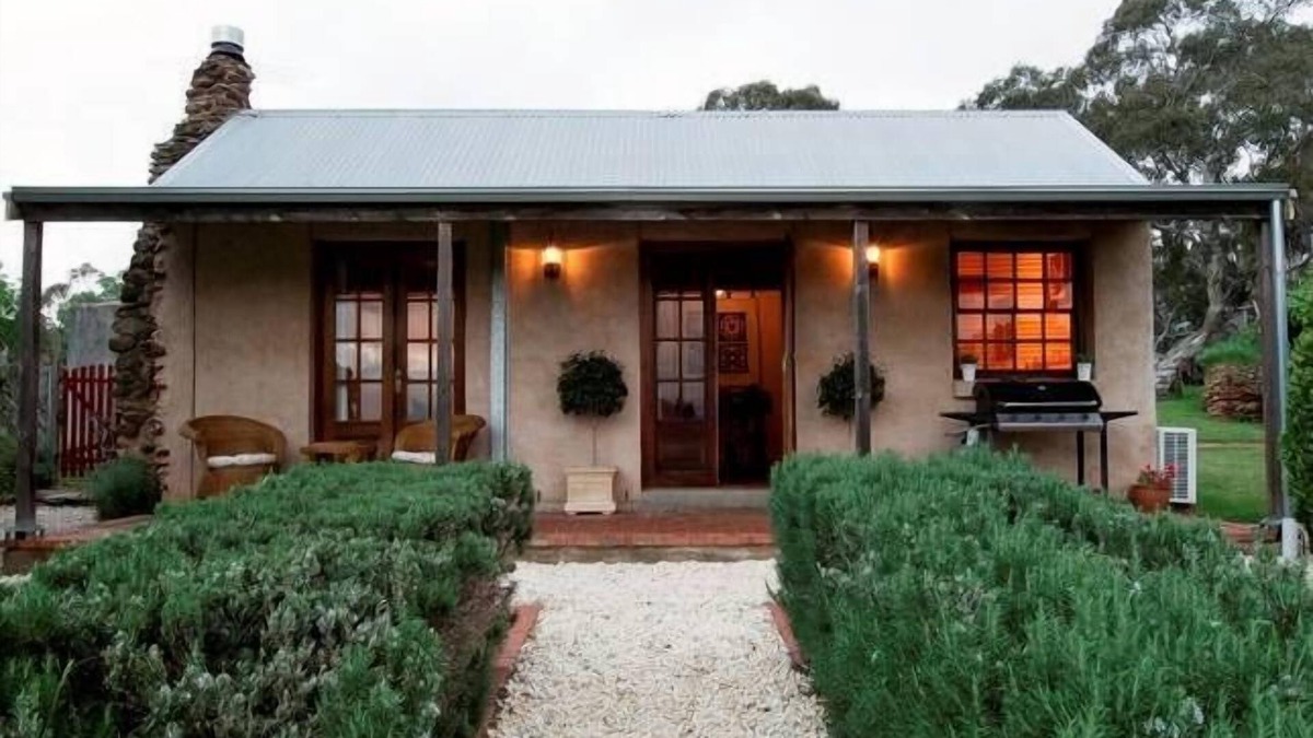 Enerby Farm Cottage - located at Cockatoo Valley