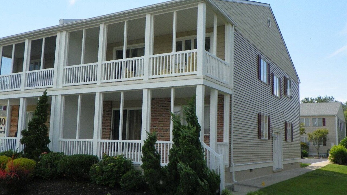 Enjoy this attractive home at an attractive price!