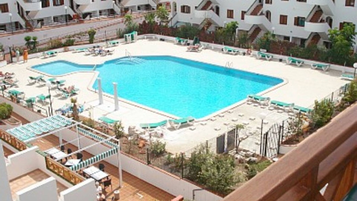Exceptionally Spacious Modern Ground Floor Apartment.No steps.Popular complx