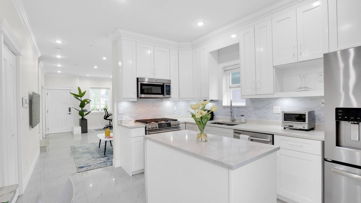 Family-Friendly Home with Backyard and BBQ. Central Location.  Fully stocked