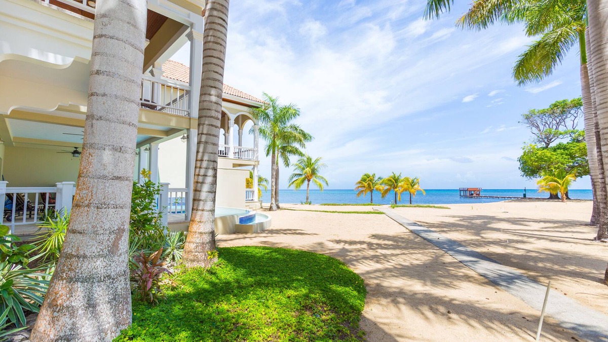 Fantastic beachfront 1 bedroom getaway