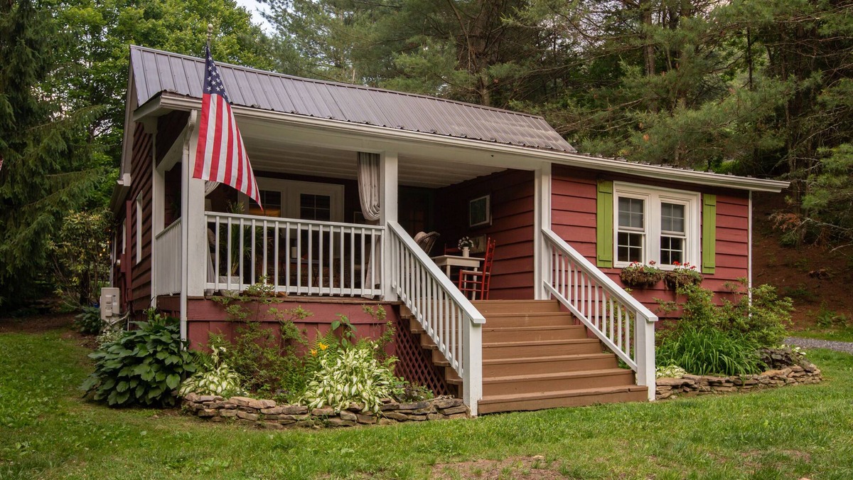 Farmhouse on Little Peak Creek Farm!