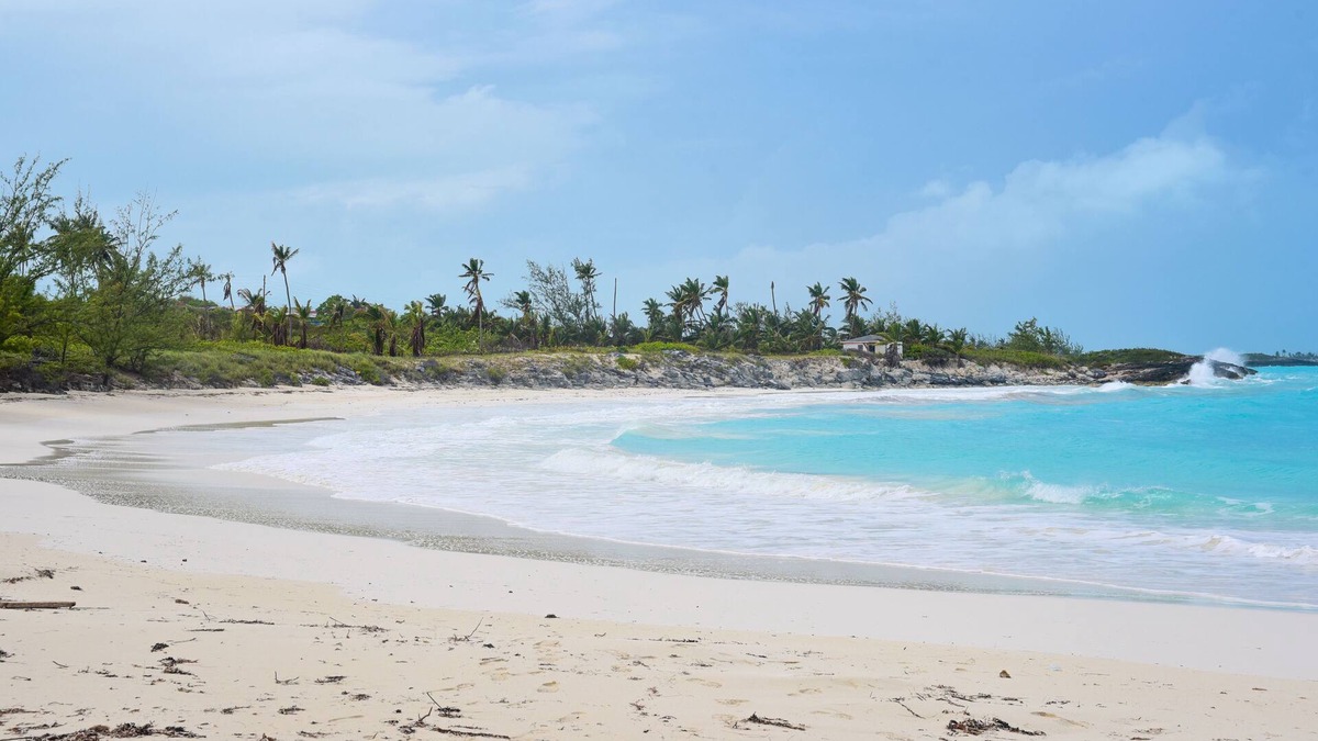 February Point Oceanfront Villa, New Owner Rates, Includes Free Day Boat Rental