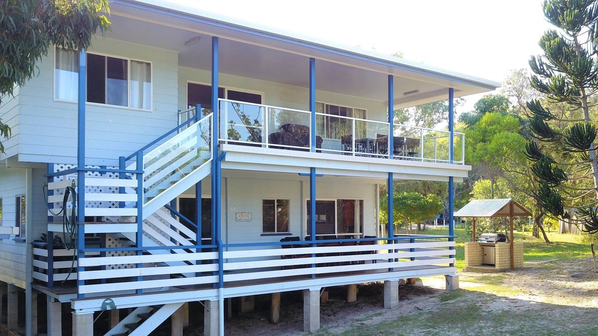 Fins - Happy Valley, Fraser Island - 5 Bedroom | 4 Bath | 2 Kitchen | Free WiFi