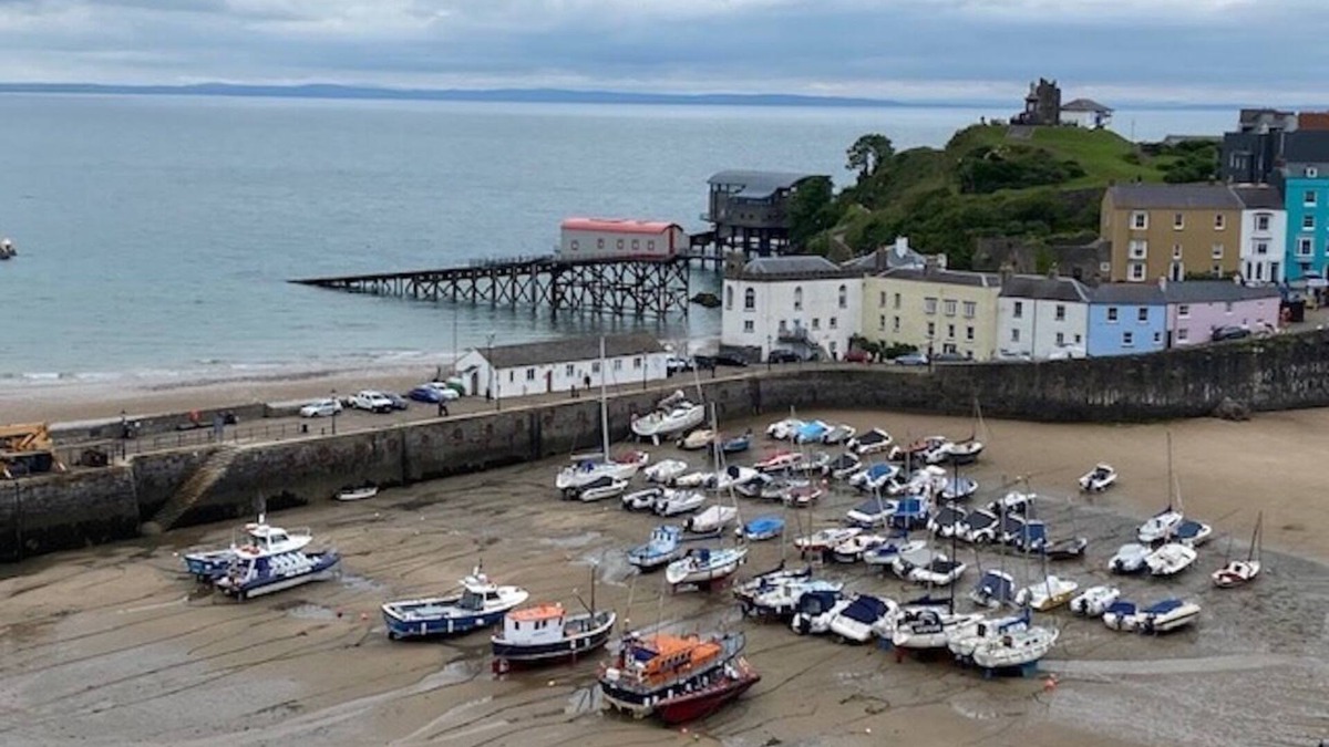 Floating Beach Hut. Seagull eye view over the famous iconic Tenby harbour.