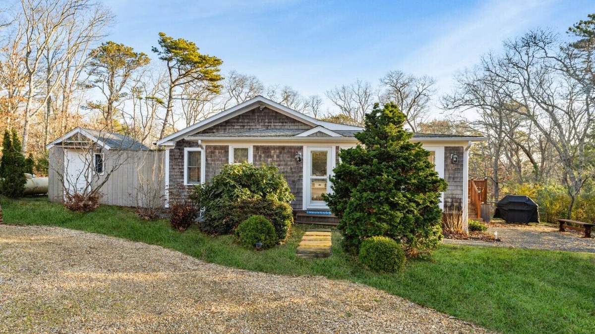 Fresh Pond Chateau Renovated Bright and Cozy Home