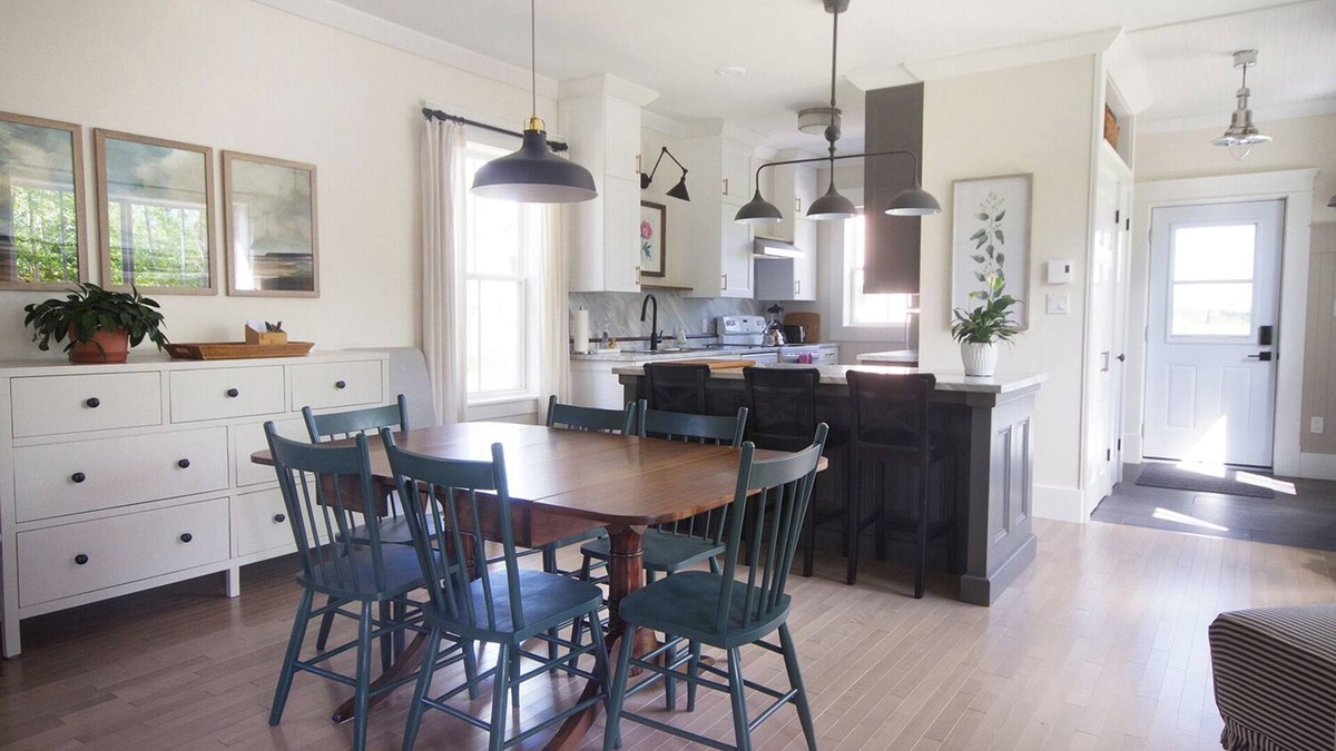 Fully renovated bright & airy 3BR home near the ocean