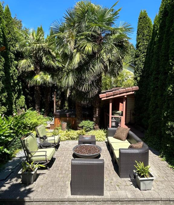 Garden oasis suite near popular Main street