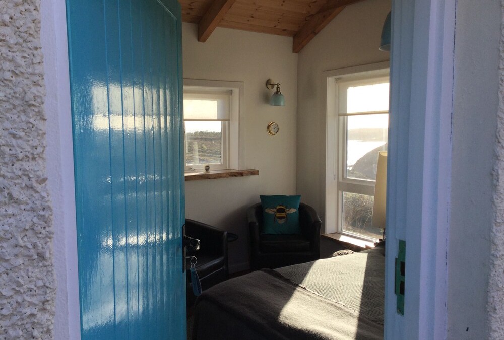 Hebridean Hideaway - converted weaver's shed in secluded location