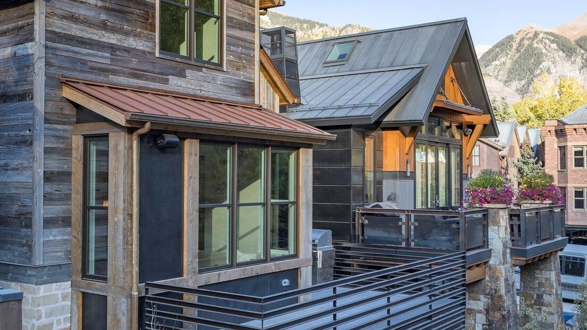 Gondola Station House, Unit B