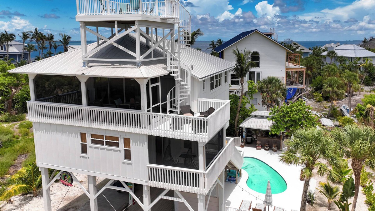 GORGEOUS BEACH HOUSE 4 BRS, PRIVATE POOL, 360 H2O Views 2 Carts, Outdoor Oasis!