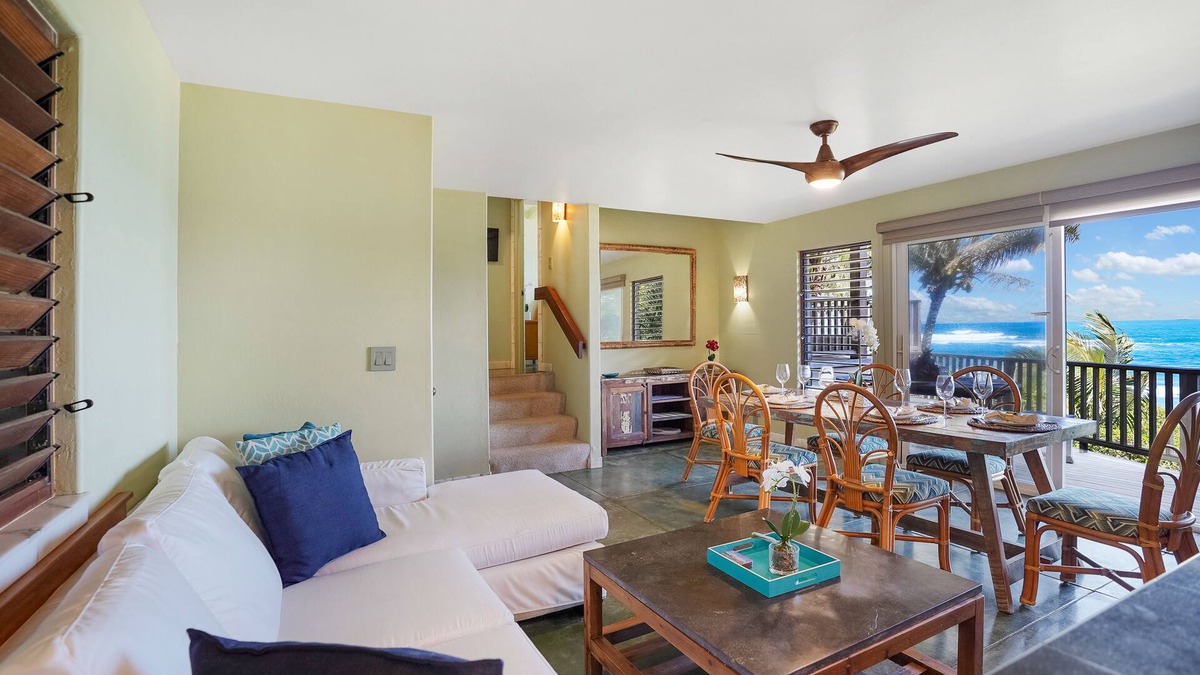 Gorgeous oceanfront house with free WiFi, stellar ocean views & beach access