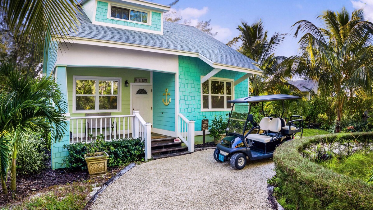 Green Turtle/Free Golf Cart and Kayak/Sand Path to beach/Quiet dead end Street