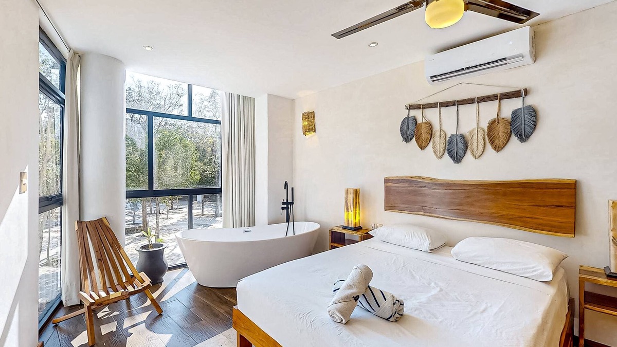 Ground-floor apt near downtown Tulum with rooftop pool, gym, soaking tub, & AC