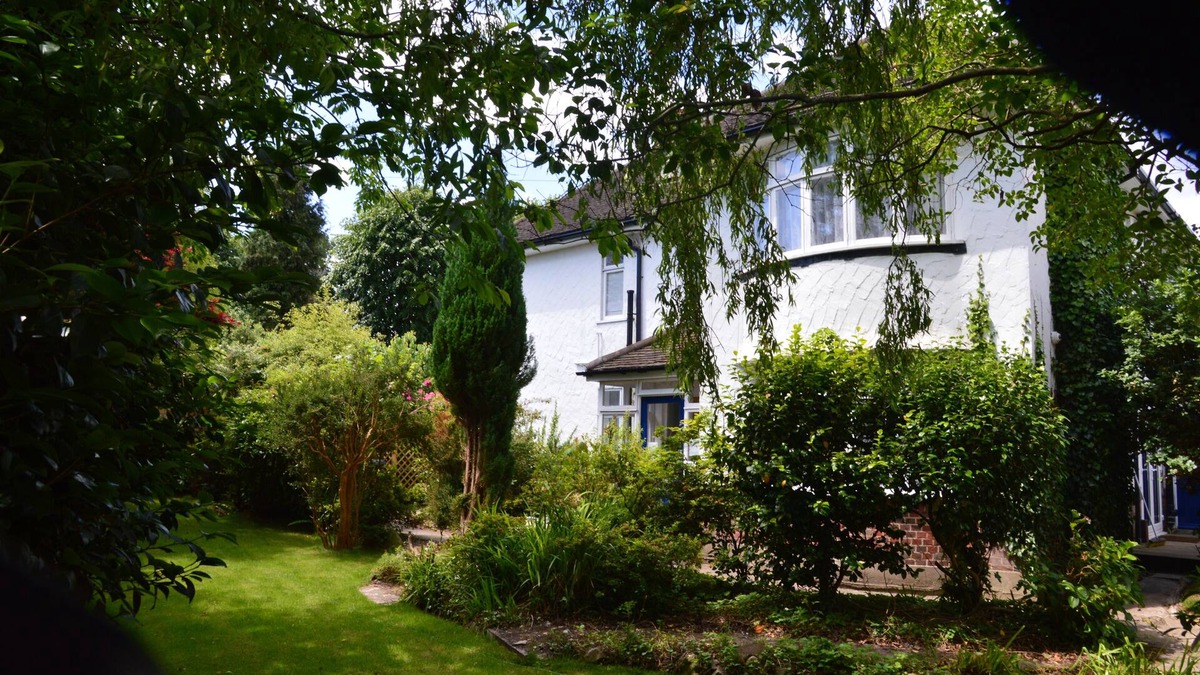 Harewood Haven: 1930s 8 Bed Luxury House