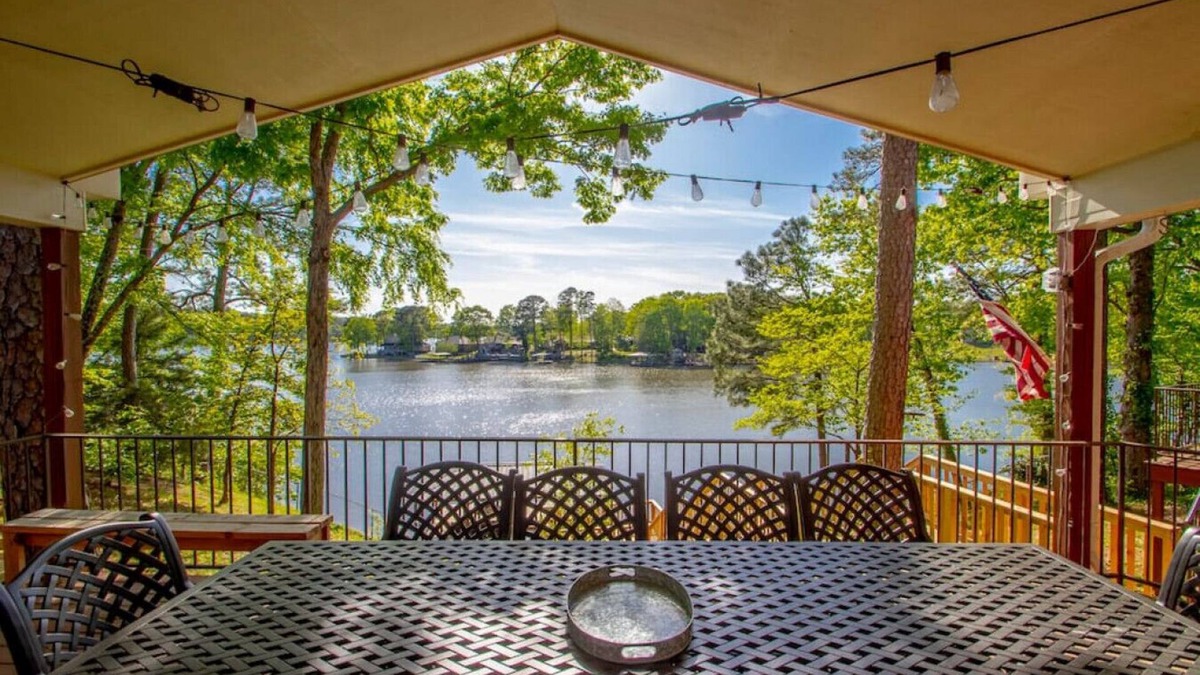 Heatherwood · Heatherwood Lodge w/Hot Tub, Pvt Dock, Game Room.