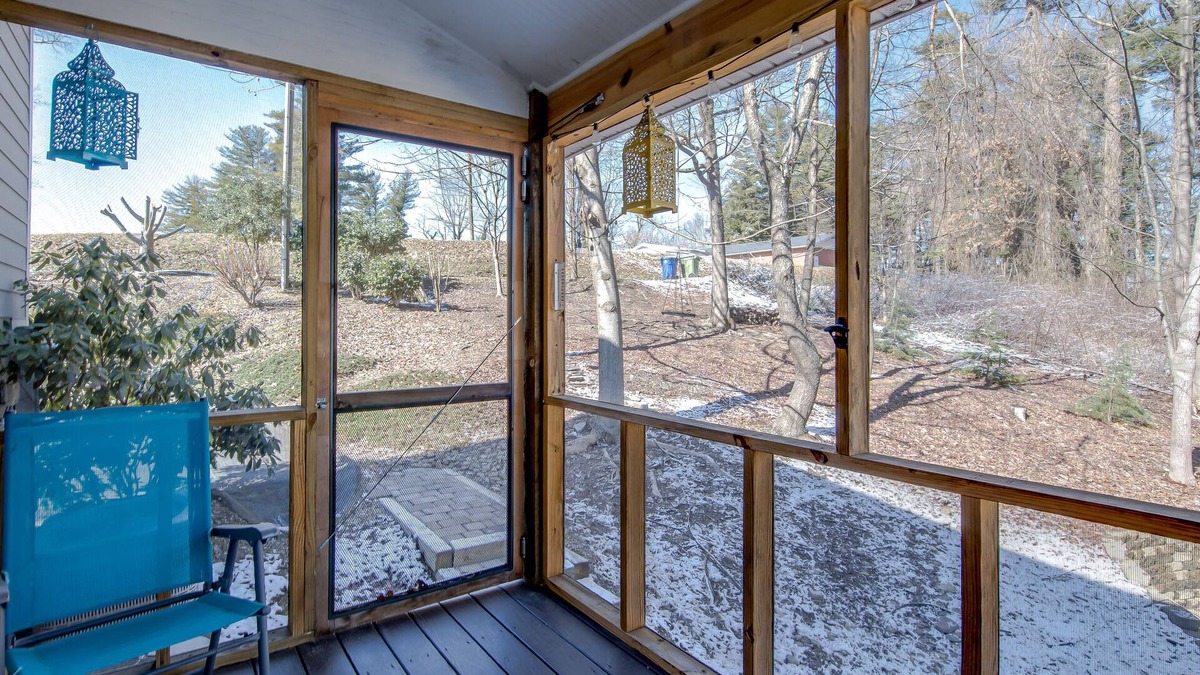 Hendersonville Home with a view - 22
