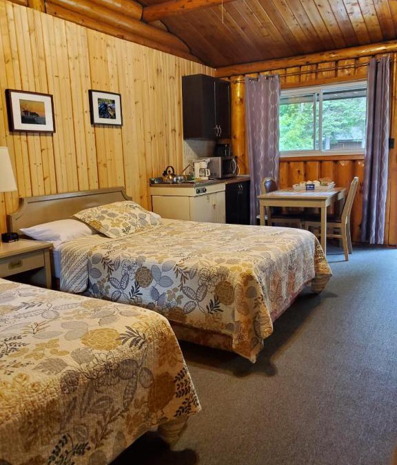 High Falls Motel & Cabins