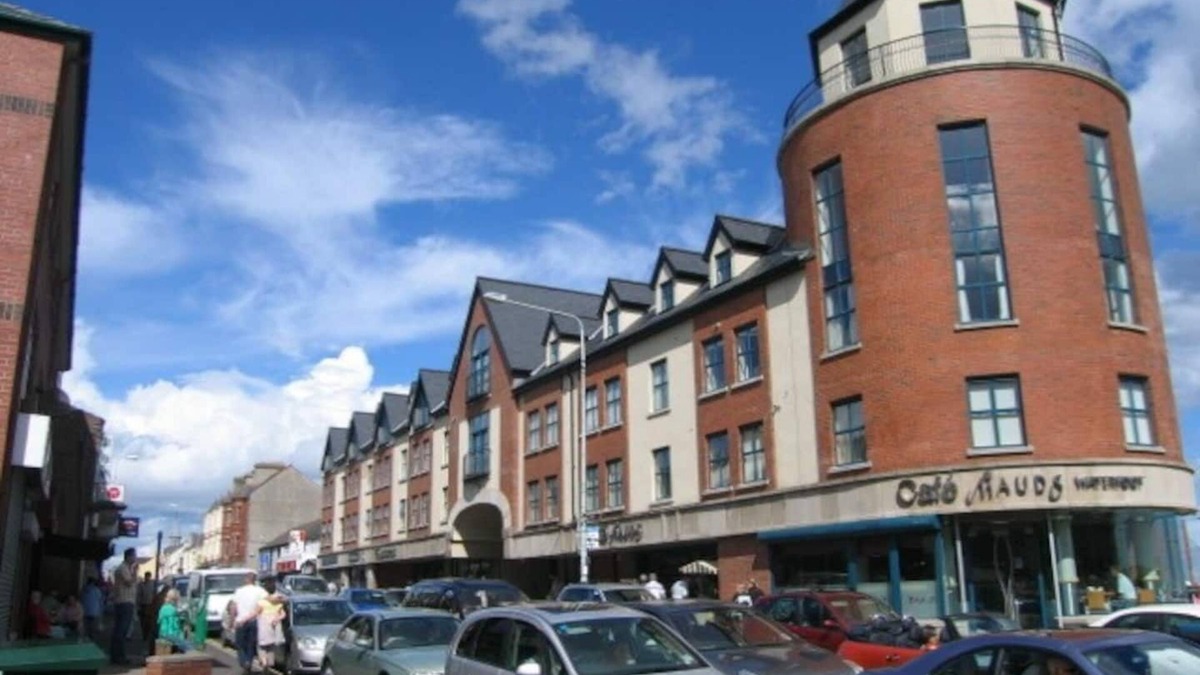 High Quality 2 Bedroom Town Centre Apartment