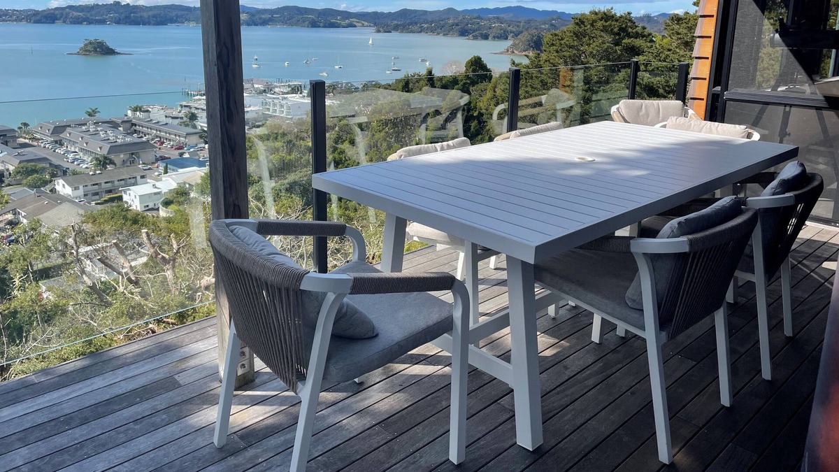 Highview House, magnificent seaviews, overlooking Paihia. Close to town & beach.