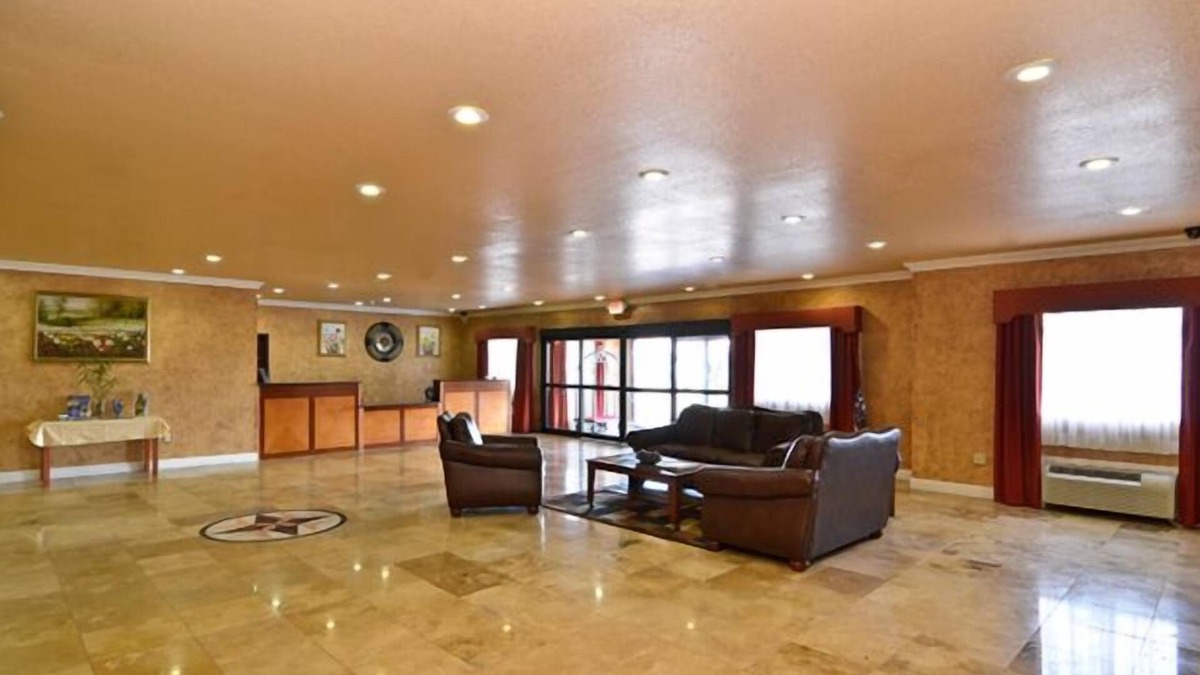 HiWay Inn Express of Broken Bow