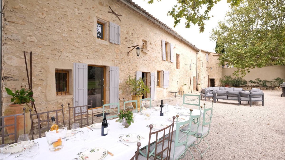 Holiday rental farm with pool EYGALIERES LS-447