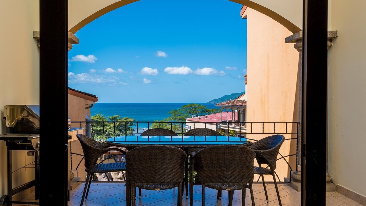 Incredible penthouse with ocean view - Steps from Tamarindo Beach