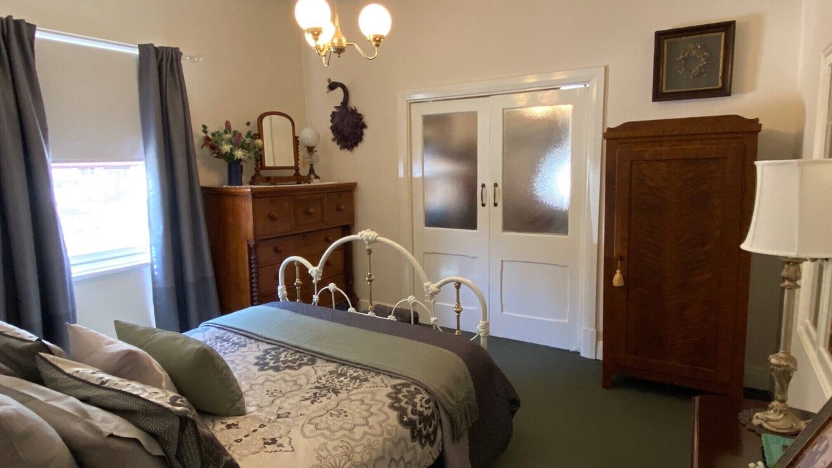 JOHANN'S TANUNDA Location, Location! Only a Hop, Skip & Jump to Main Street