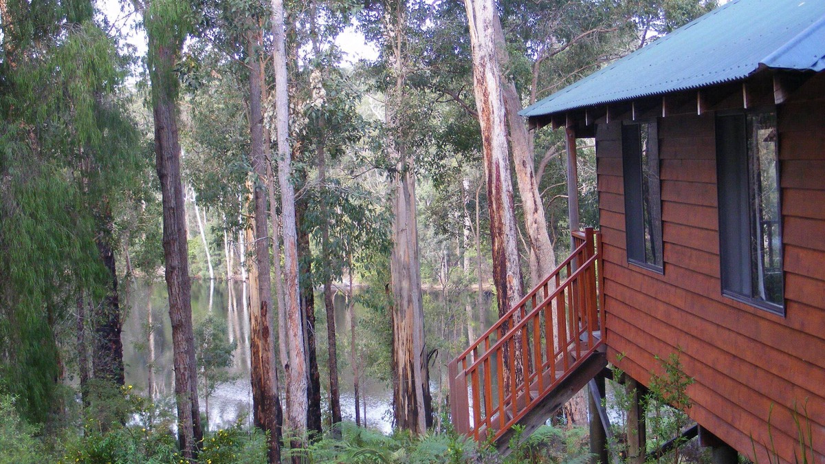 Karri Lakeside