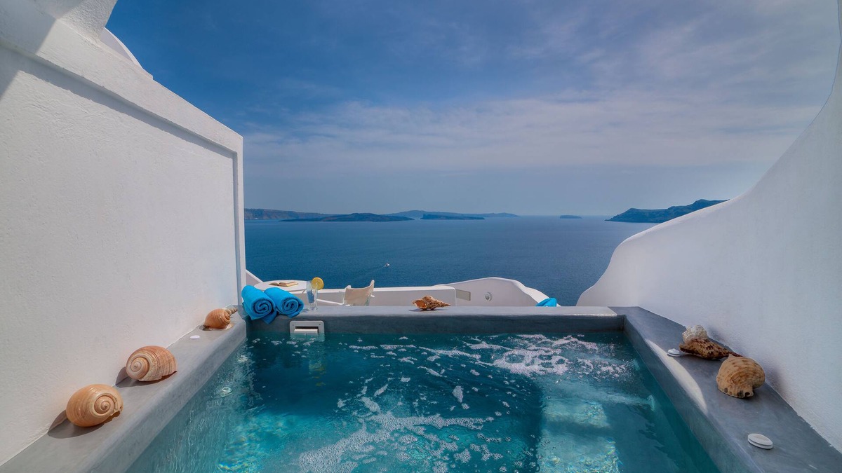 Kima Oia Suites
