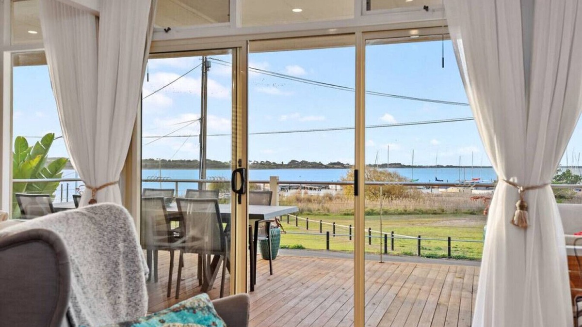"La Maison Tranquille" Deluxe Riverfront Retreat
