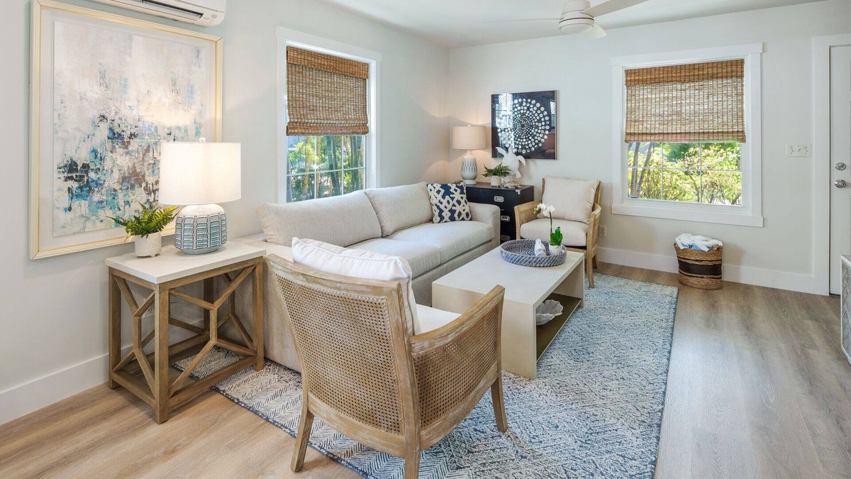~LA MAISONNETTE~ Gated condominium 1 block from the allure of Duval Street.