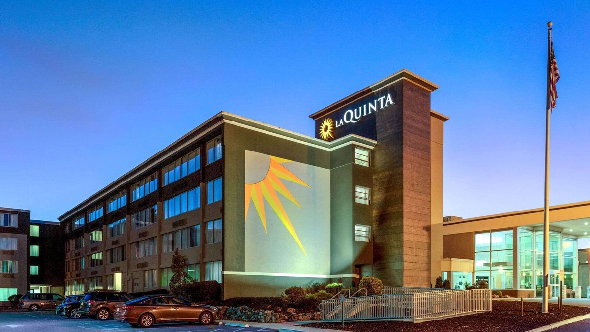 La Quinta Inn & Suites by Wyndham Clifton/Rutherford