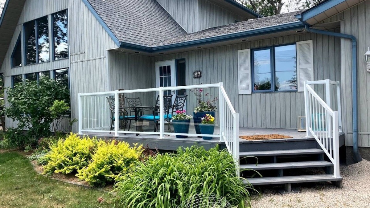 Lake Life meets Country Living Near Gimli